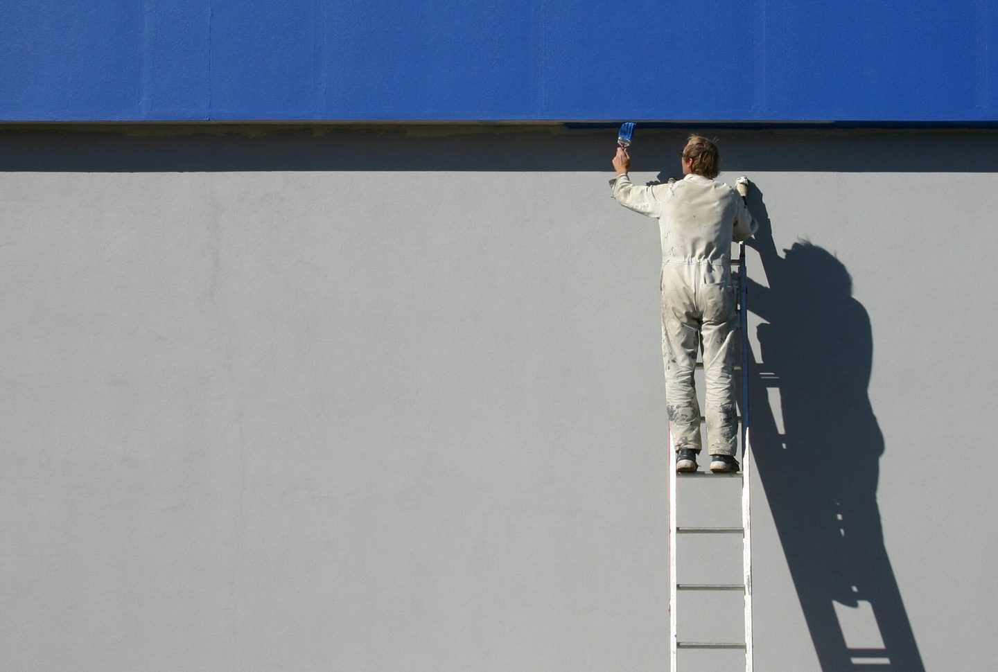 Painter working along an exterior color boundary
